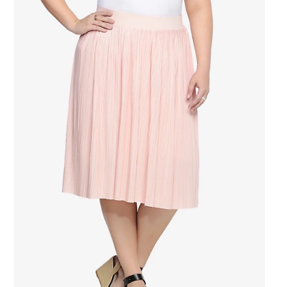 NWOT Torrid light pink pleated midi skirt